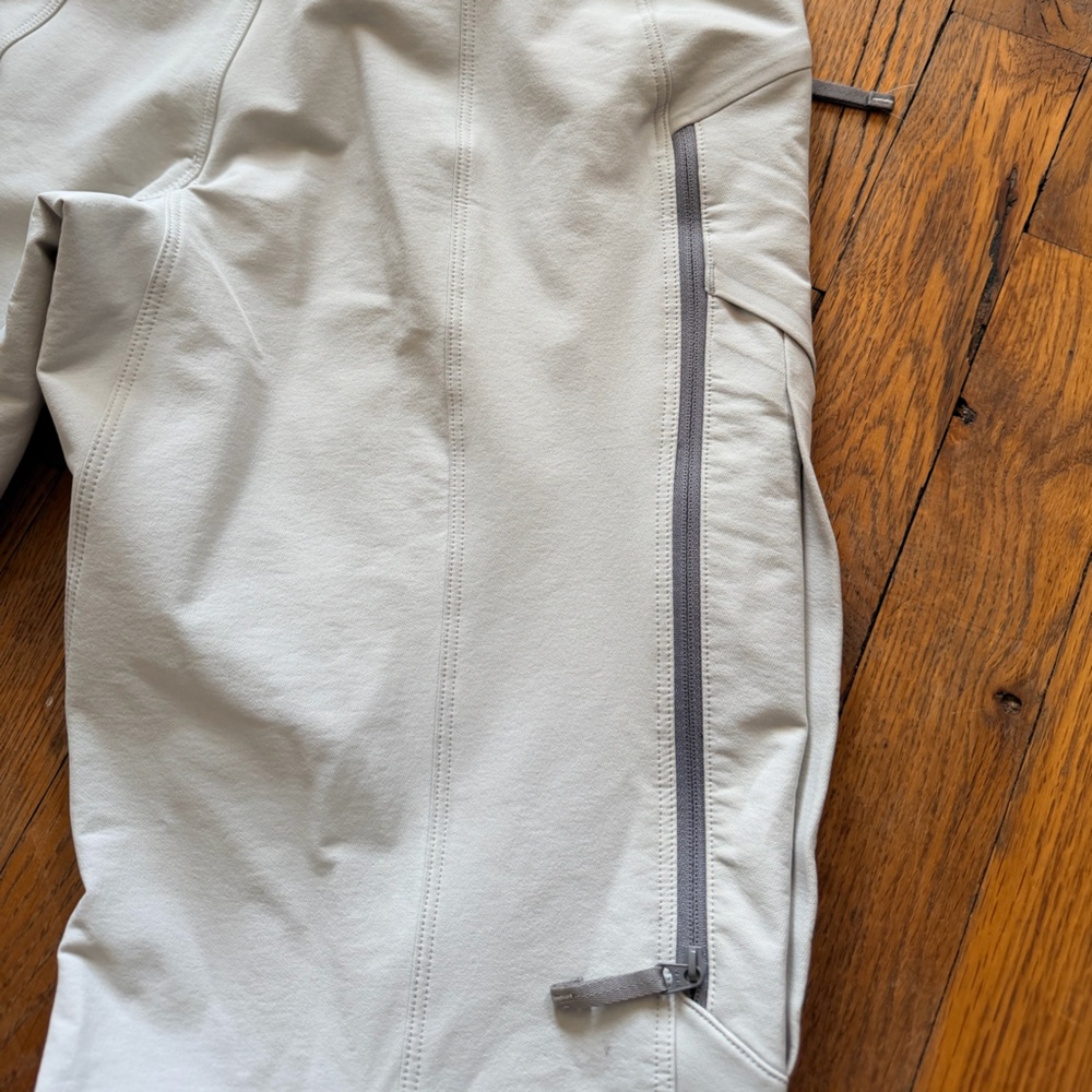 Arc'teryx Women's Black and Gray Snow Pants/bib Sz 4 - Picture 9 of 10